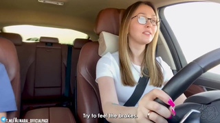 Мам, на тормоз жми, член в ротик бери — так отблагодаришь за вождение