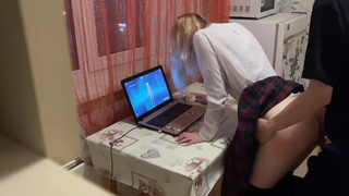 Ремнём её херачу и хуец вставляю — а ей похую, она в Геншин играет