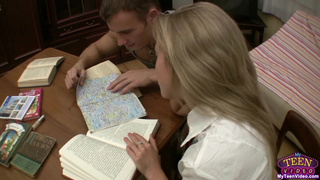 Молоденькой русский препод отжарил в общаге свою студентку